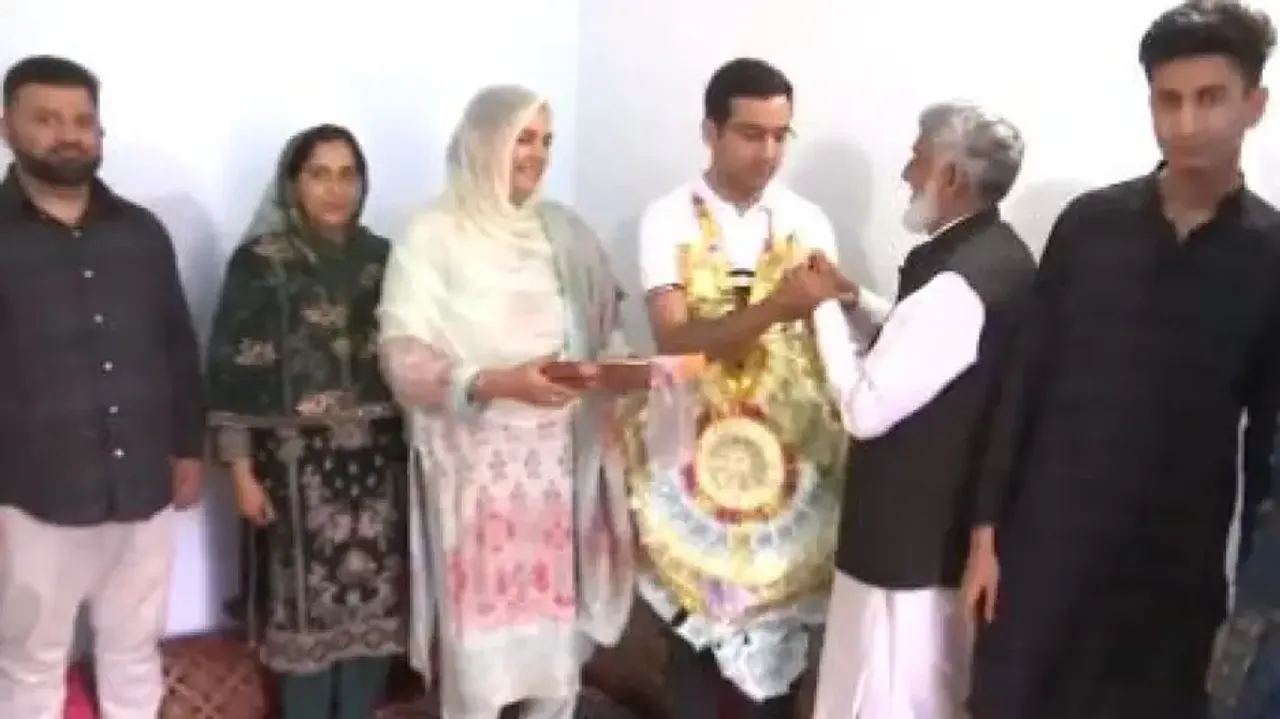UPSC success story: Jammu & Kashmir boy secures AIR-388 after cracking NEET and JKAS exams