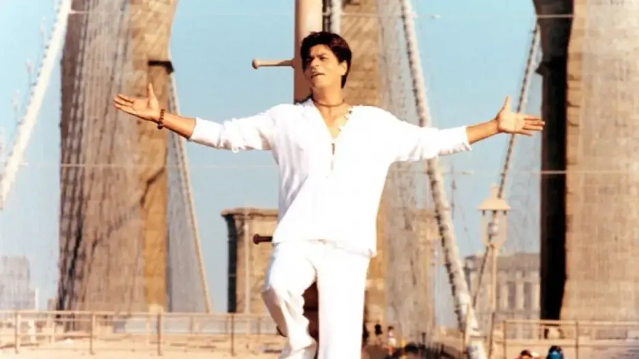 Shah Rukh Khan's fan waits for 10 hours outside Mannat; here’s what happened next