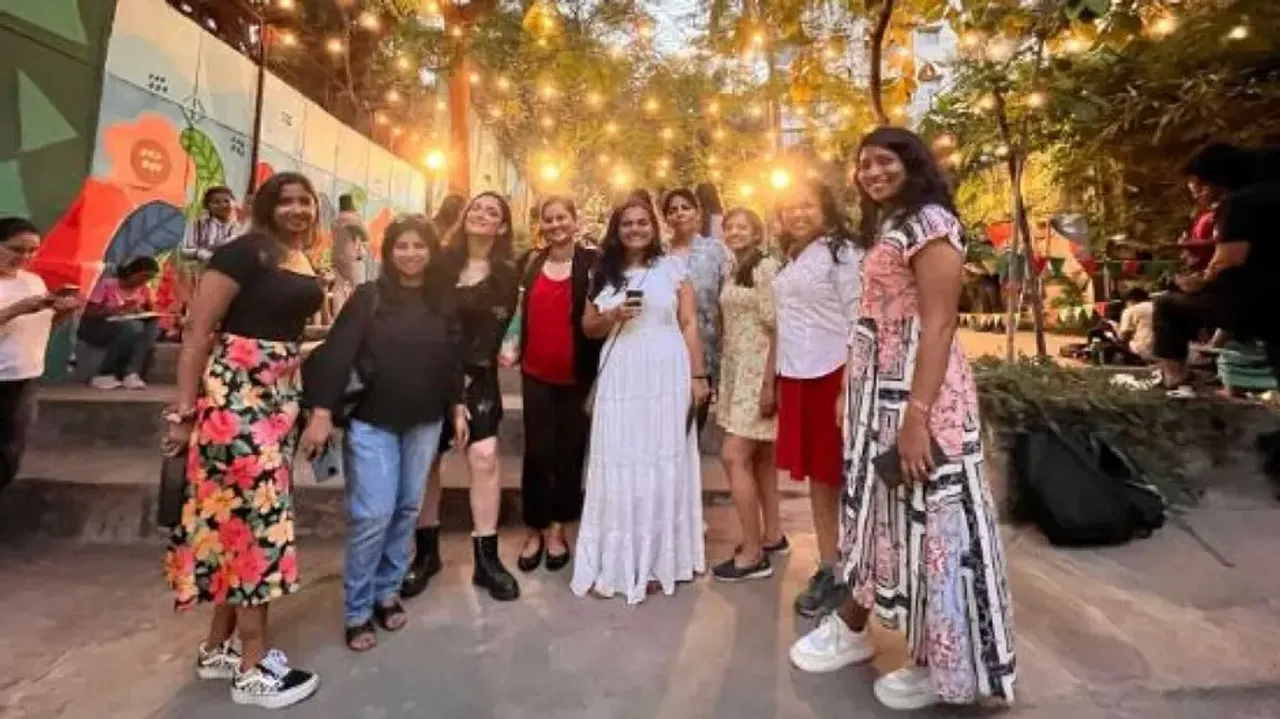 Ex-banker quits high-paying job to help women travel solo; gains instant success