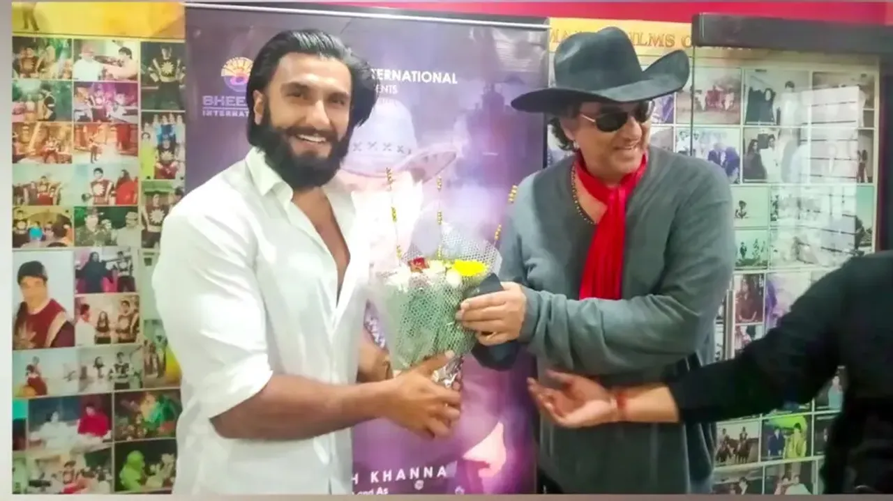 Shaktimaan: Ranveer Singh meets Mukesh Khanna; role for India's 1st superhero done deal!