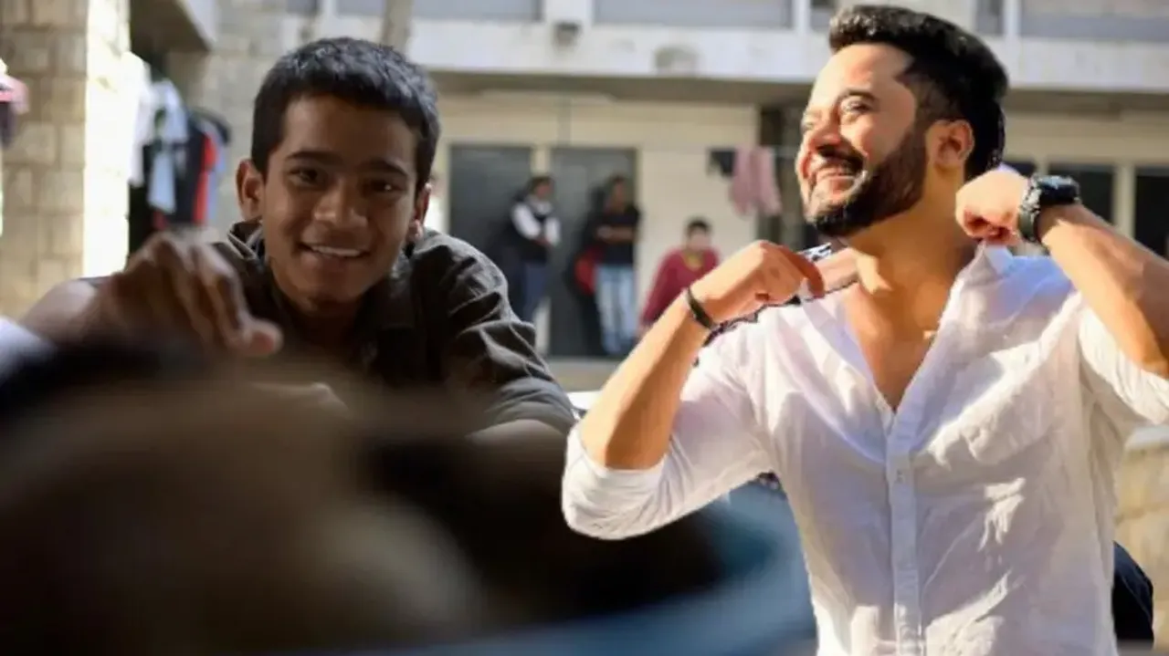 3 Idiots' 'Millimeter ab Centimetre ban chuka hai': Here's how Aamir Khan, R Madhavan Sharman Joshi