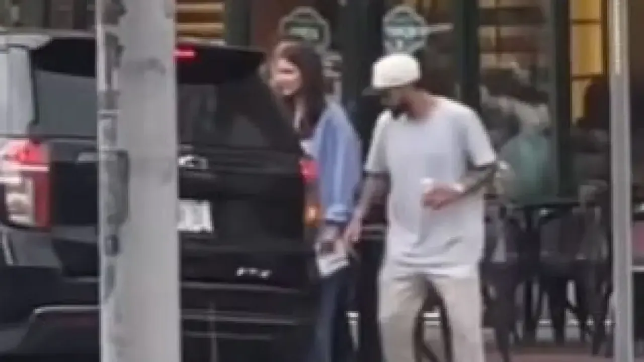  Virat Kohli spotted on coffee date with Anushka Sharma ahead of T20 WC match against Pakistan