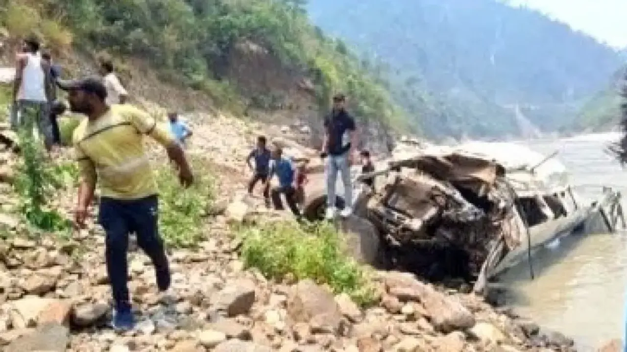 14 dead as tourist vehicle falls into Alaknanda river in Uttarakhand