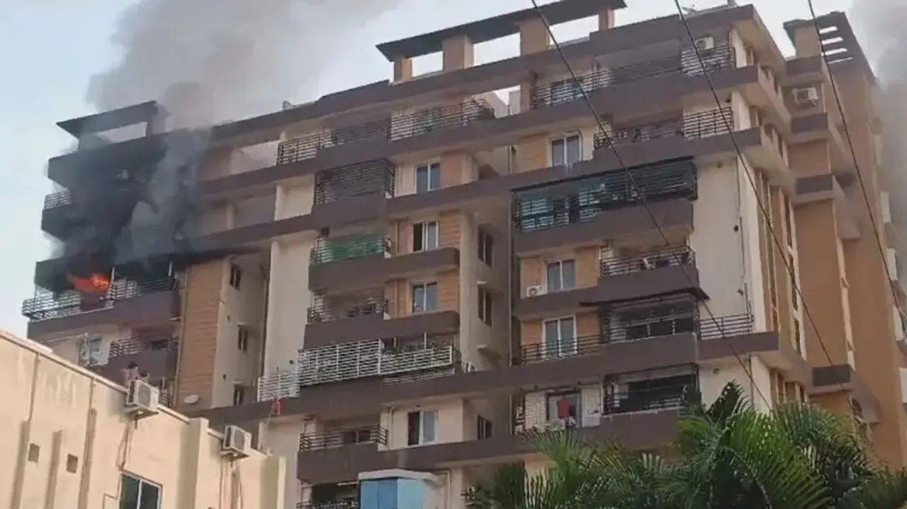 Massive fire breaks out in Bhubaneswar apartment; no casualty reported