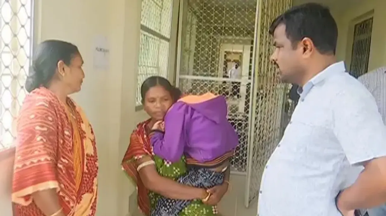 Abandoned Divyang girl child rescued, handed over to district administration in Odisha 