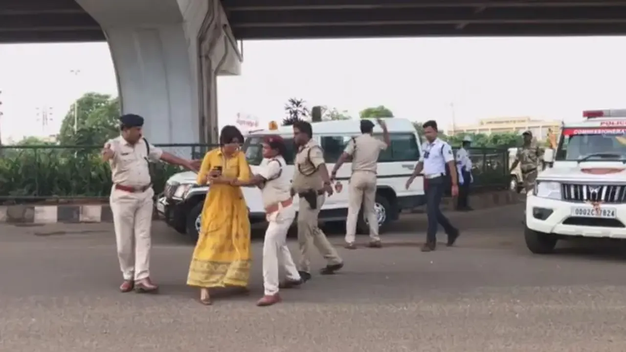 High drama after woman comes in front of Odisha CM’s carcade in Bhubaneswar 