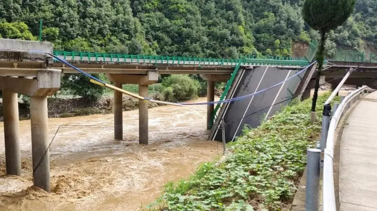 partial collapse of highway bridge in China