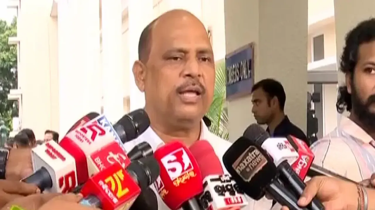 BJD MLA Dhruba Sahoo Breaks Speaker's Mic In Assembly