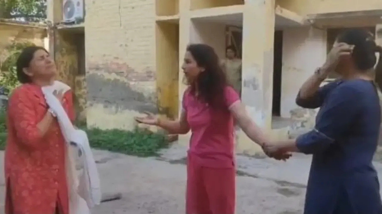 Male inspector caught red-handed with female colleague by wife in Agra