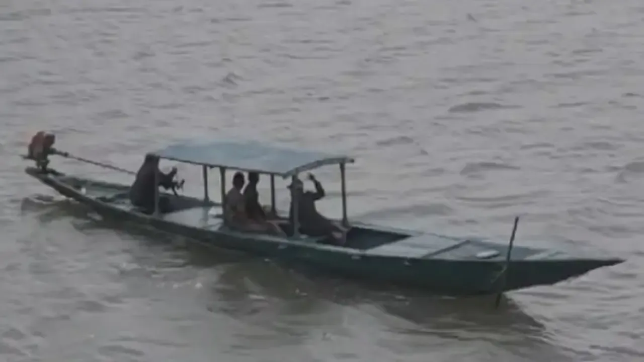 Patrolling team of forest department stuck in Chilika Lake as boat develops snag