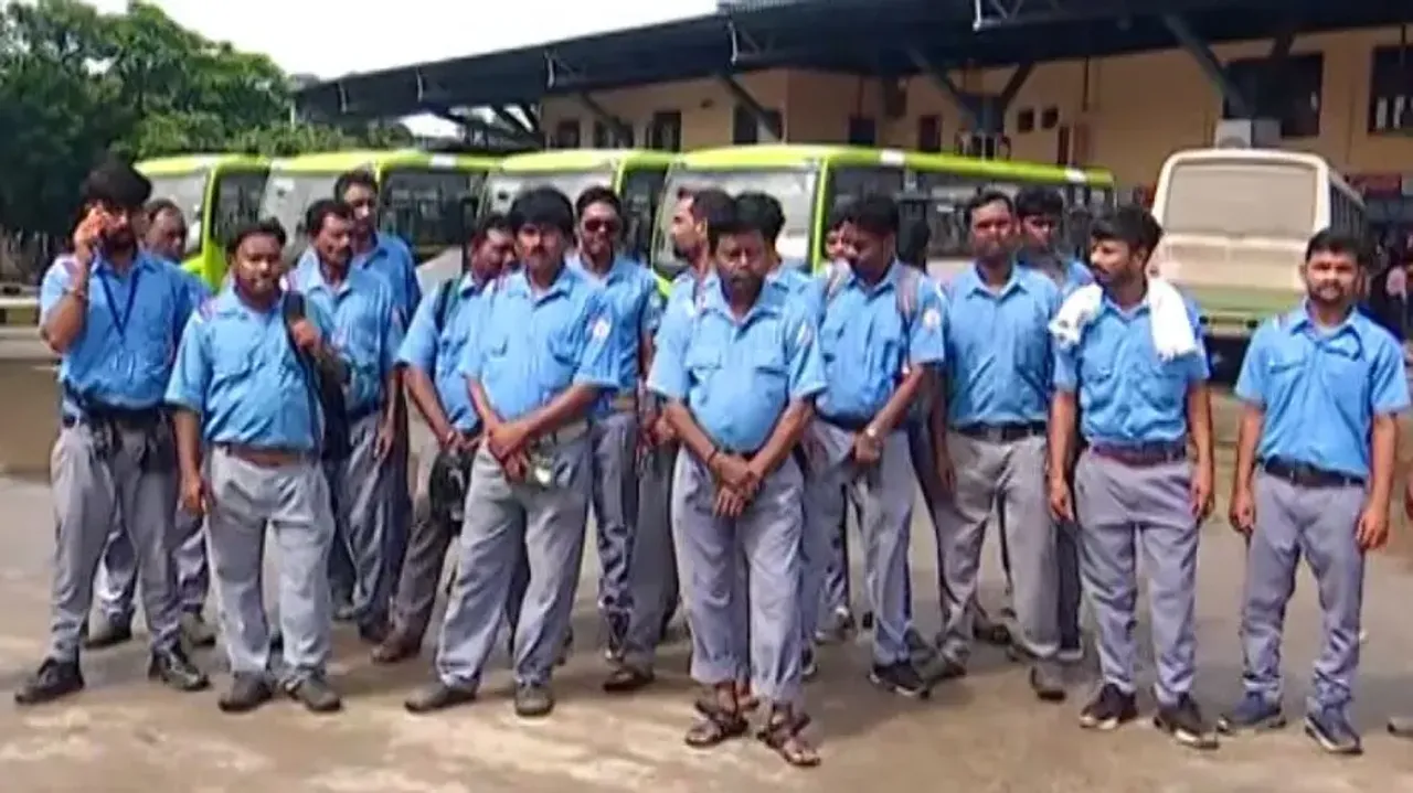 ‘Mo Bus’ stays off-road as drivers and conductors stage protest in Sambalpur