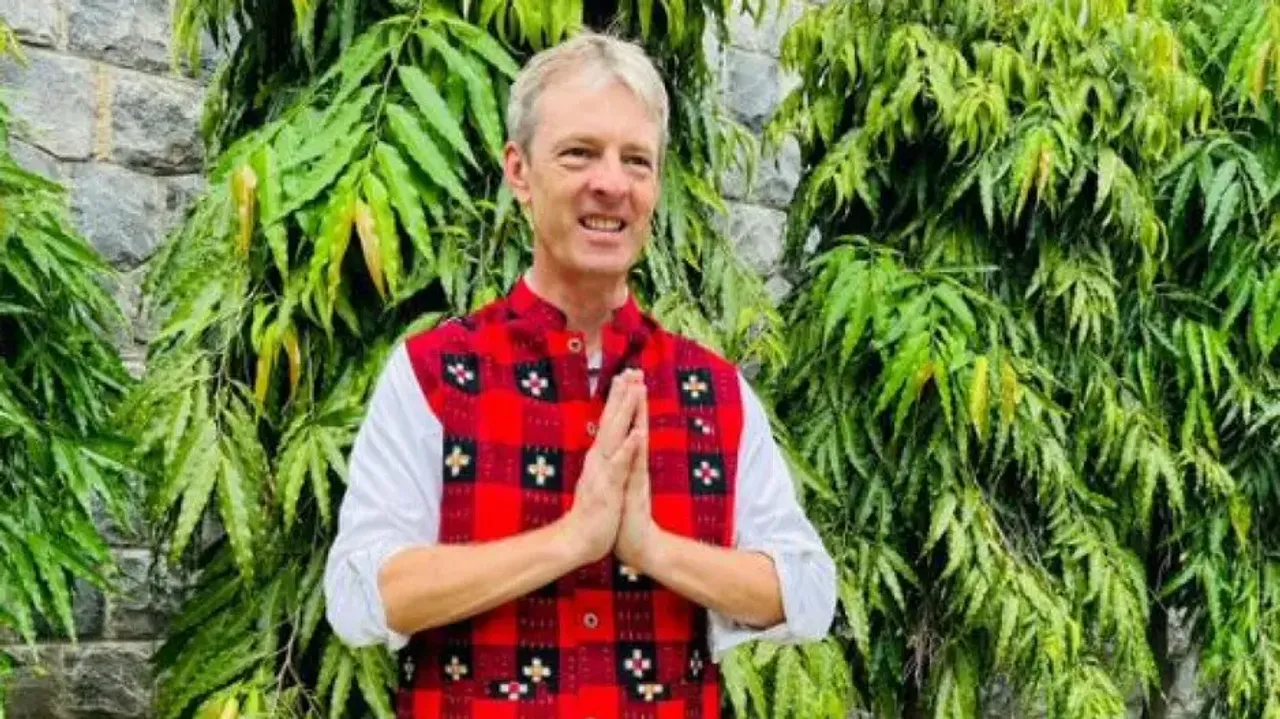 Australia’s Deputy High Commissioner to India Nick McCaffrey makes style statement in Sambalpuri jac
