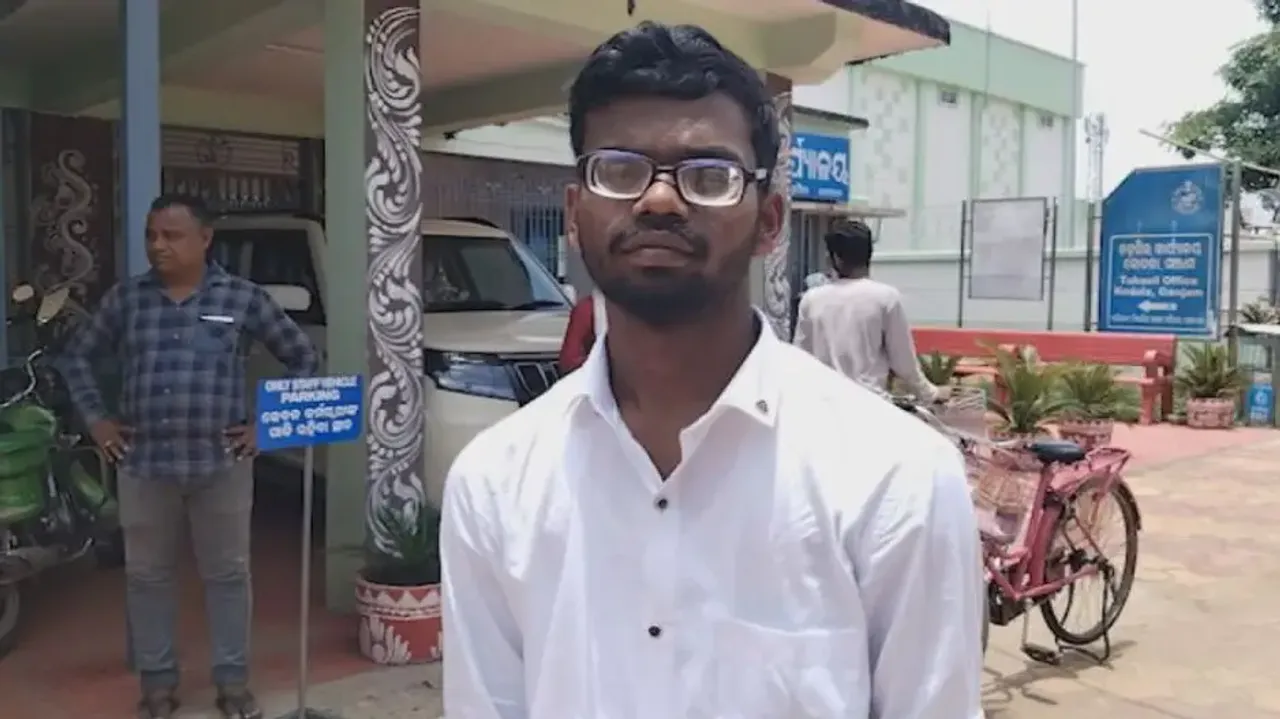 Pakoda-seller in Odisha secures ranks in JEE, NEET  