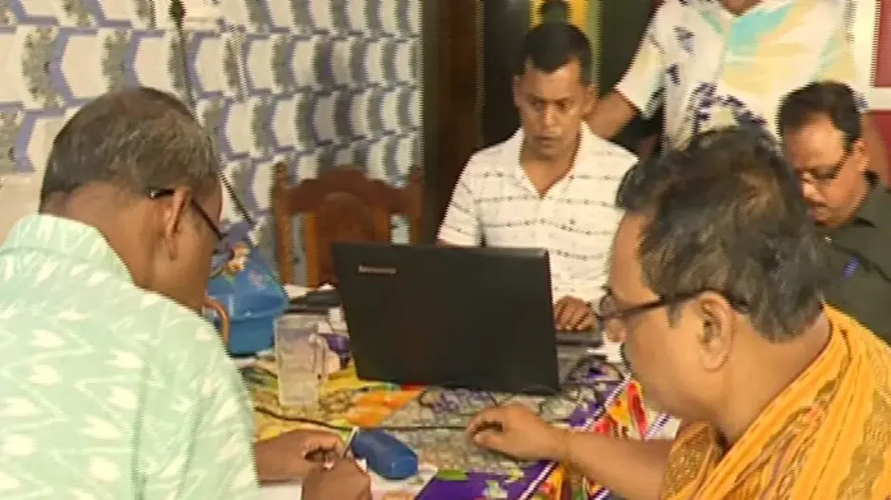 Junior clerk of Balasore DEO office lands in Vigilance net