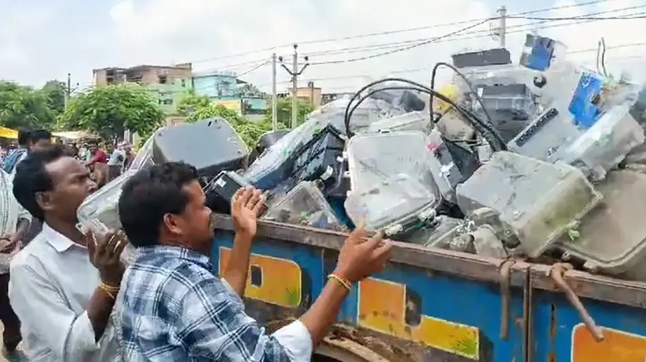Farmers dump smart meters of Tata Power