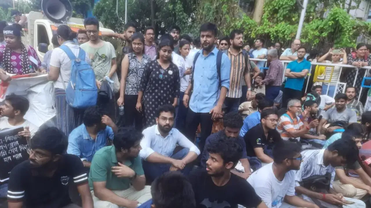 RG Kar Protests: Agitating doctors reach Health Dept HQs, stage sit-in