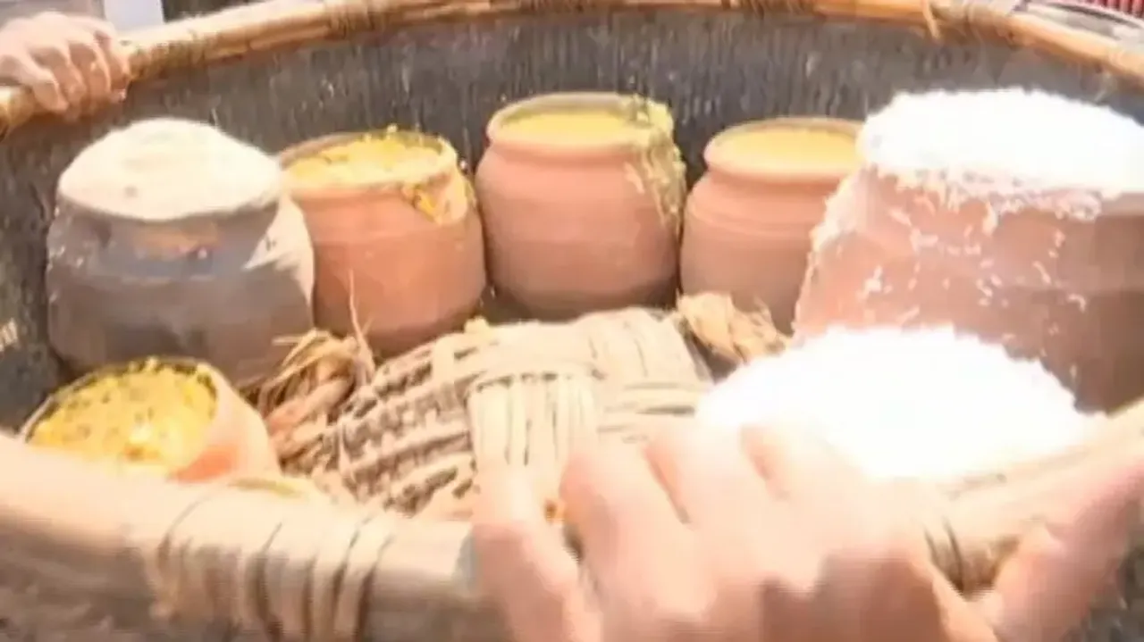 Preparation of Puri Jagannath's Mahaprasad in iron kadhai: Servitors demand earthen pots 
