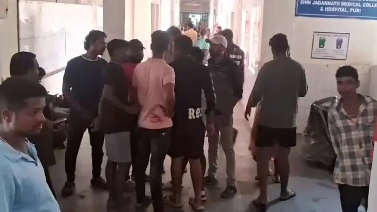 Two injured in attack and bombing in Puri