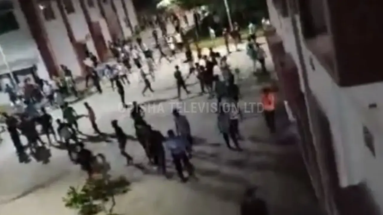 Bombs hurled at private engineering college in Bhubaneswar, several students injured