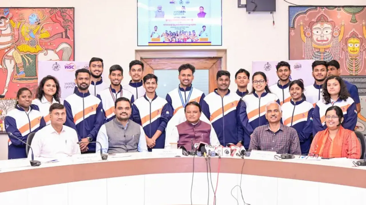 Odisha CM felicitates two students for success in world skills competition