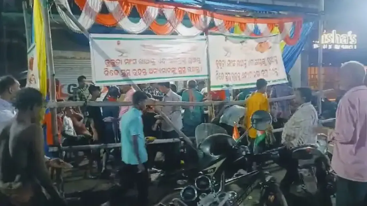 Free 'Chicken Pakora' distributed in Cuttack! Know why 