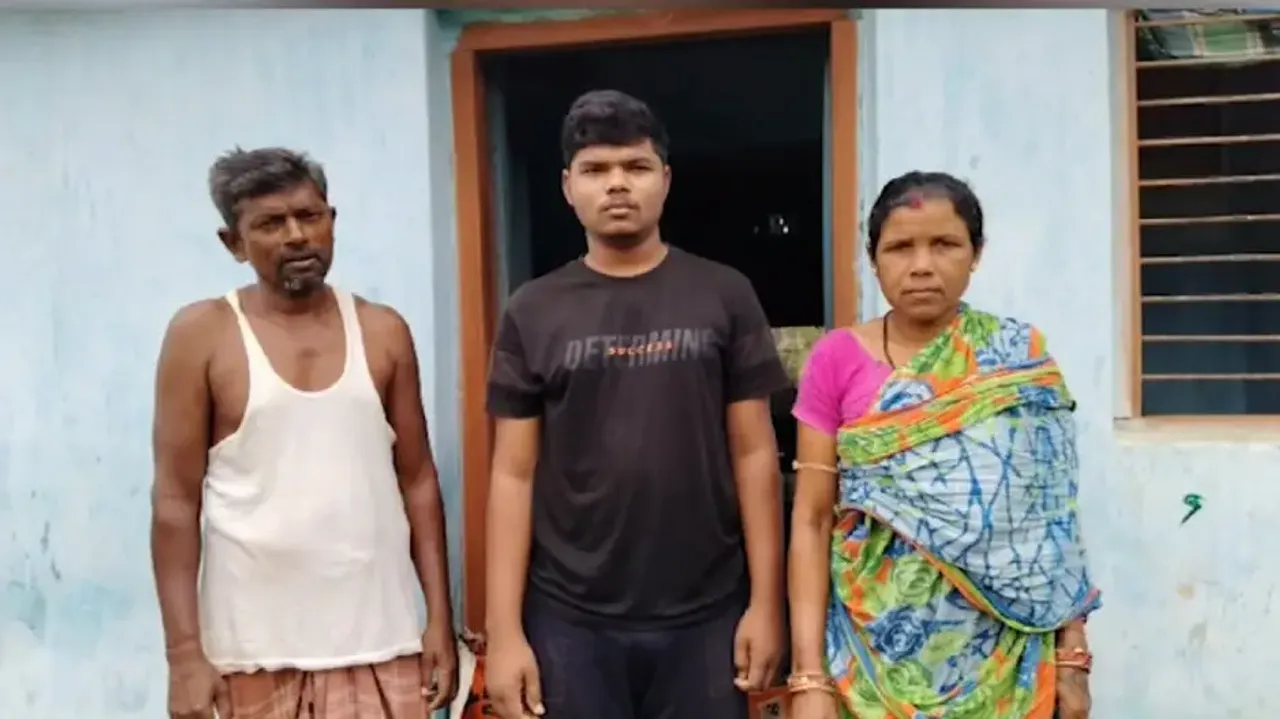  Sankarshan Mandal with his parents