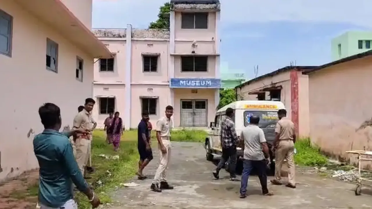 Girl student found hanging in pharmacy college in Berhampur