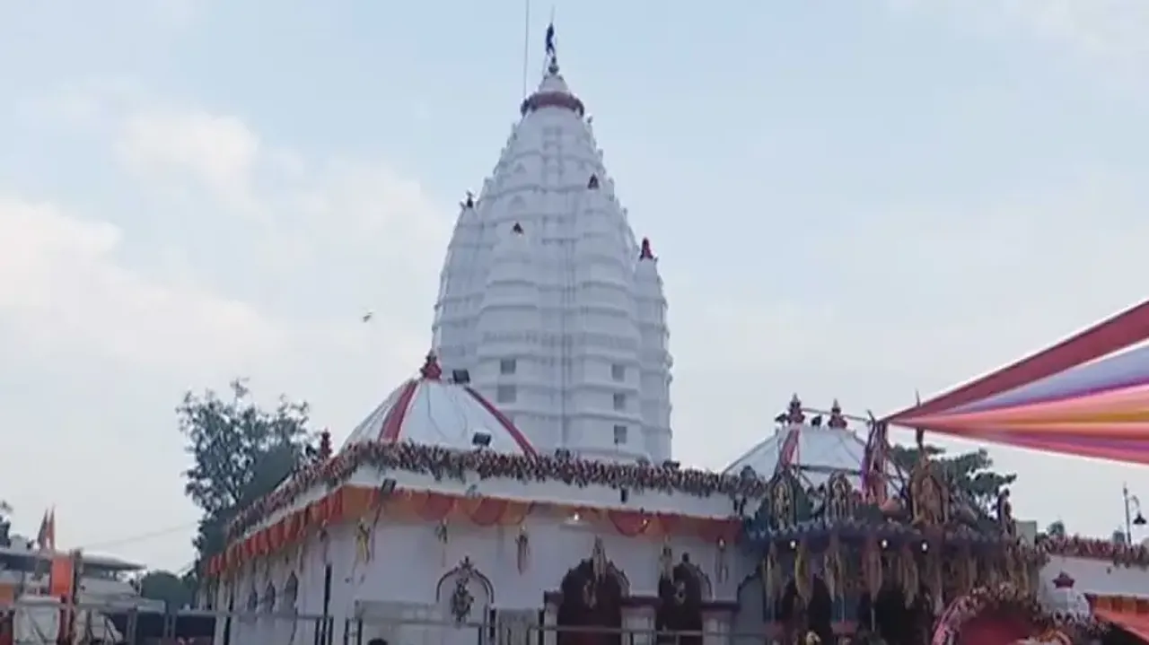 Mahalaya: Goddes Samaleswari dons ‘Dhabalamukhi Besha’, 'pinda' offered to forefathers