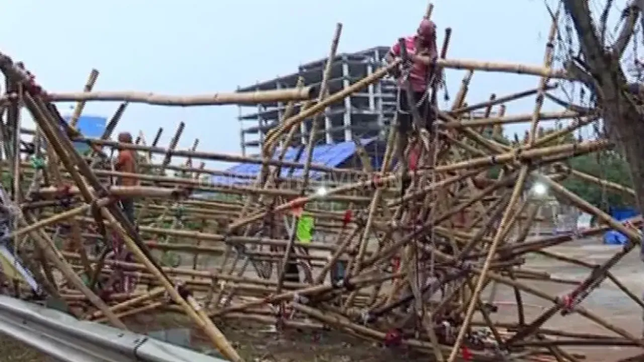 Rasulgarh pandal gate collapses as heavy rain lashes Bhubaneswar 