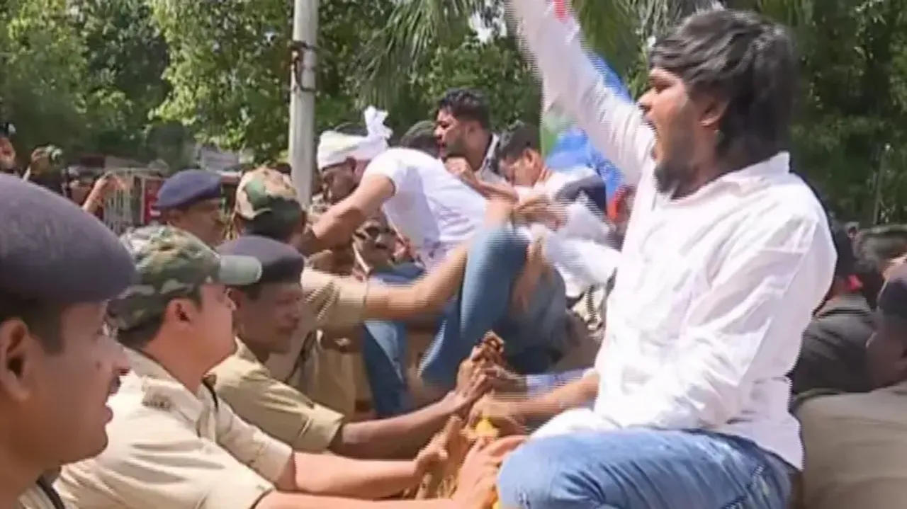 Odisha Chhatra Congress hits streets in Bhubaneswar