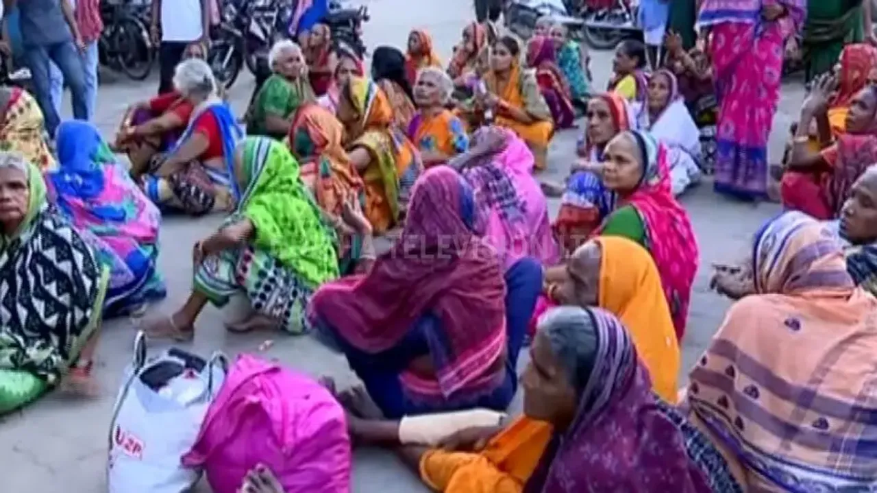 Denied accommodation, non-registered habisyalis stage protest in Puri ahead of Kartika Brata