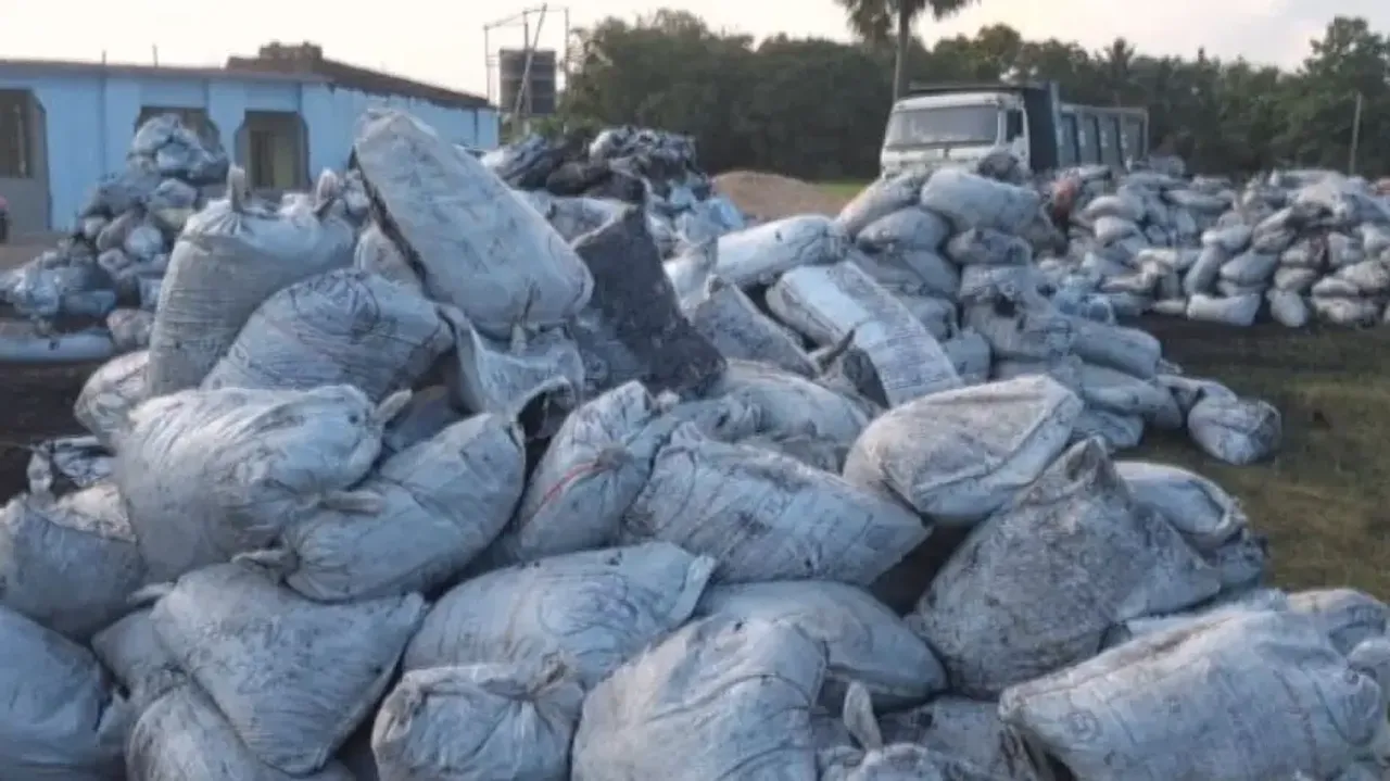 Open loot! Coal theft from goods trains continues unabated in Odisha