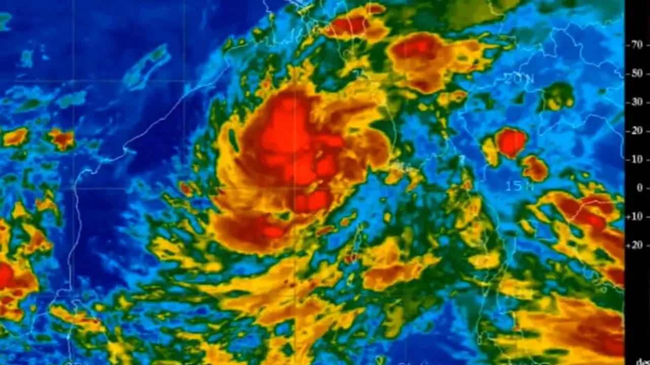 Satellite image of Cyclone Dana