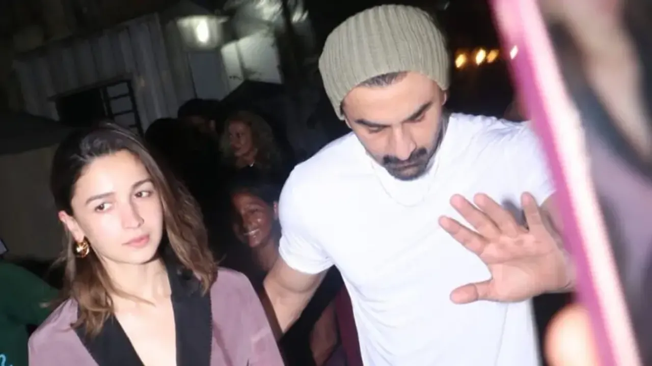 Ranbir Kapoor loses his cool, 'misbehaves' with paparazzo