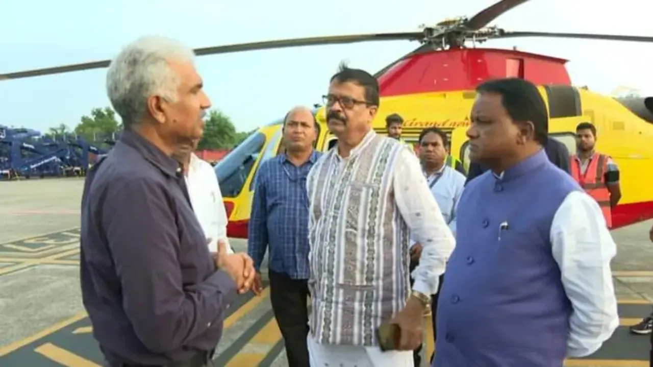 Odisha CM Mohan Majhi undOdisha CM Mohan Majhi undertakes ertakes aerial survey of cyclone-hit areas