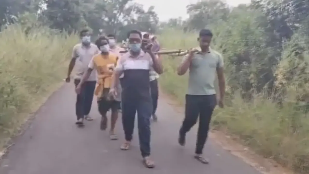 Police perform last rites of elderly man as relatives refuse to show up in Odisha