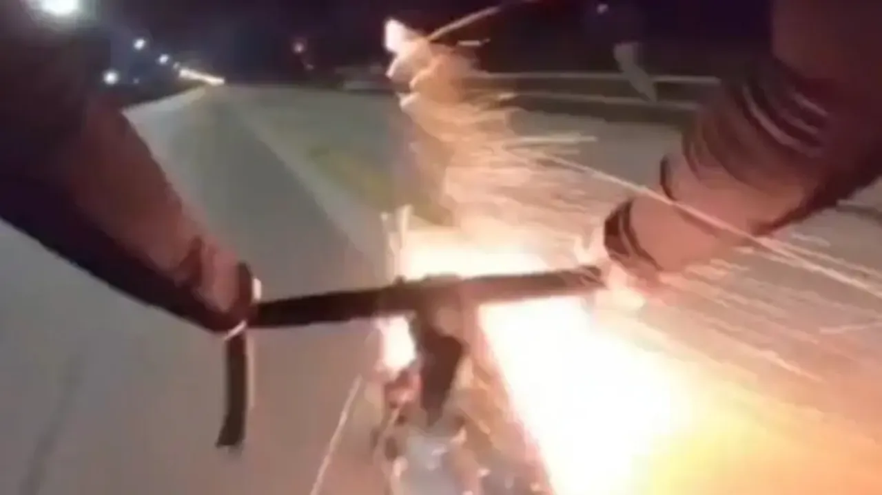 Diwali Dhamaka! Bikers tease cyclist on the road, and what happens next is shocking