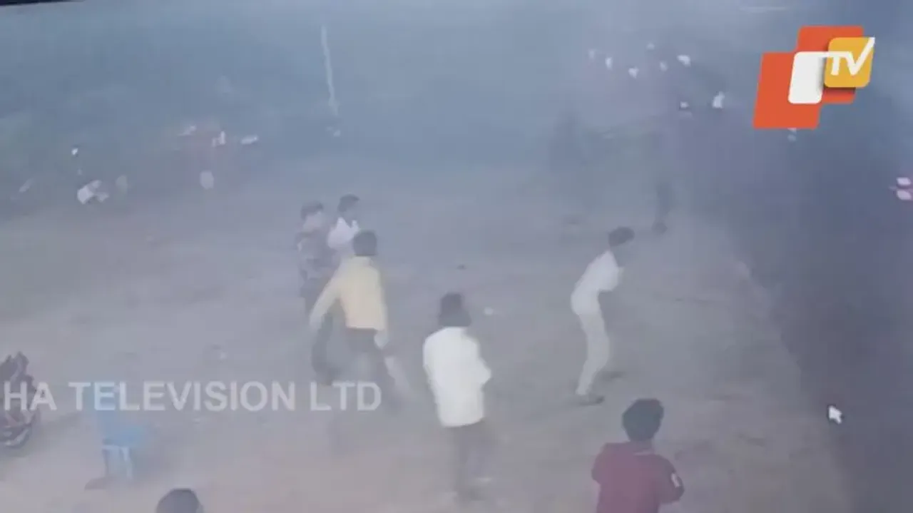 Bhubaneswar turns into battlefield as bombs hurled over past enmity