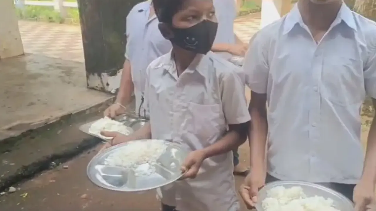 Students served rice with salt and chili; school headmaster suspended over MDM irregularity in Odish