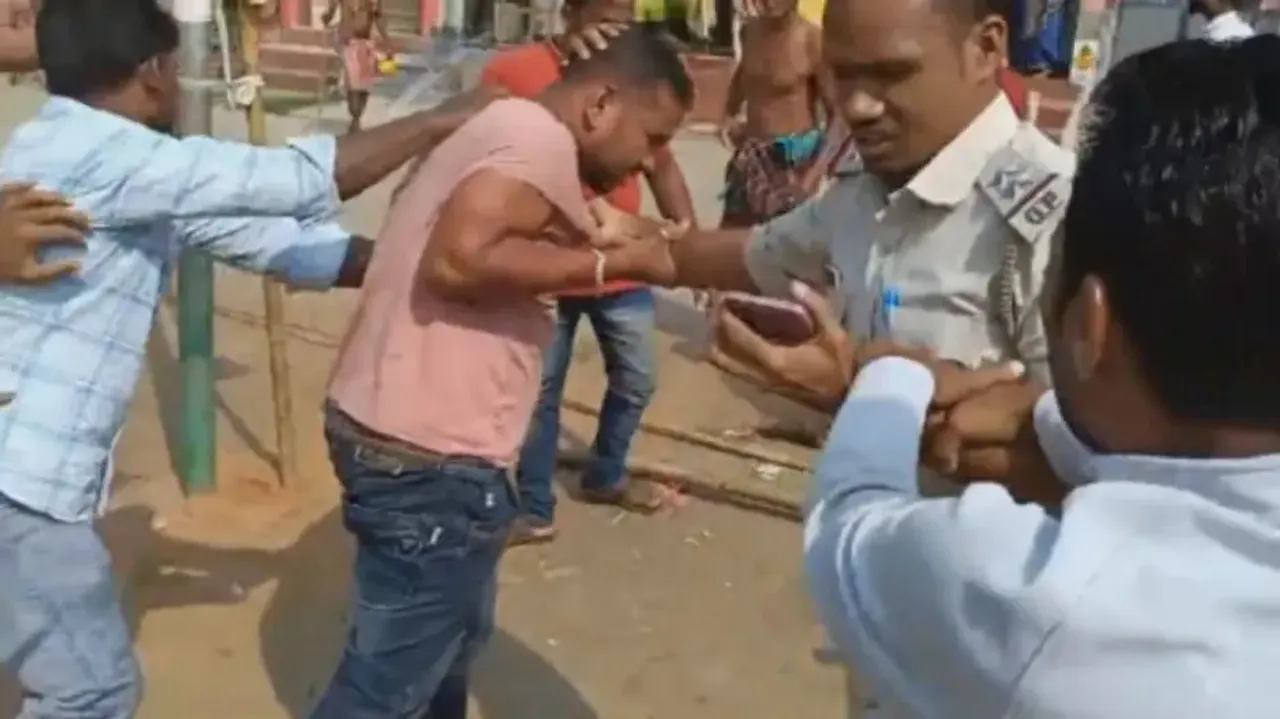 Mob attacks youth over Facebook comment in presence of police in Odisha