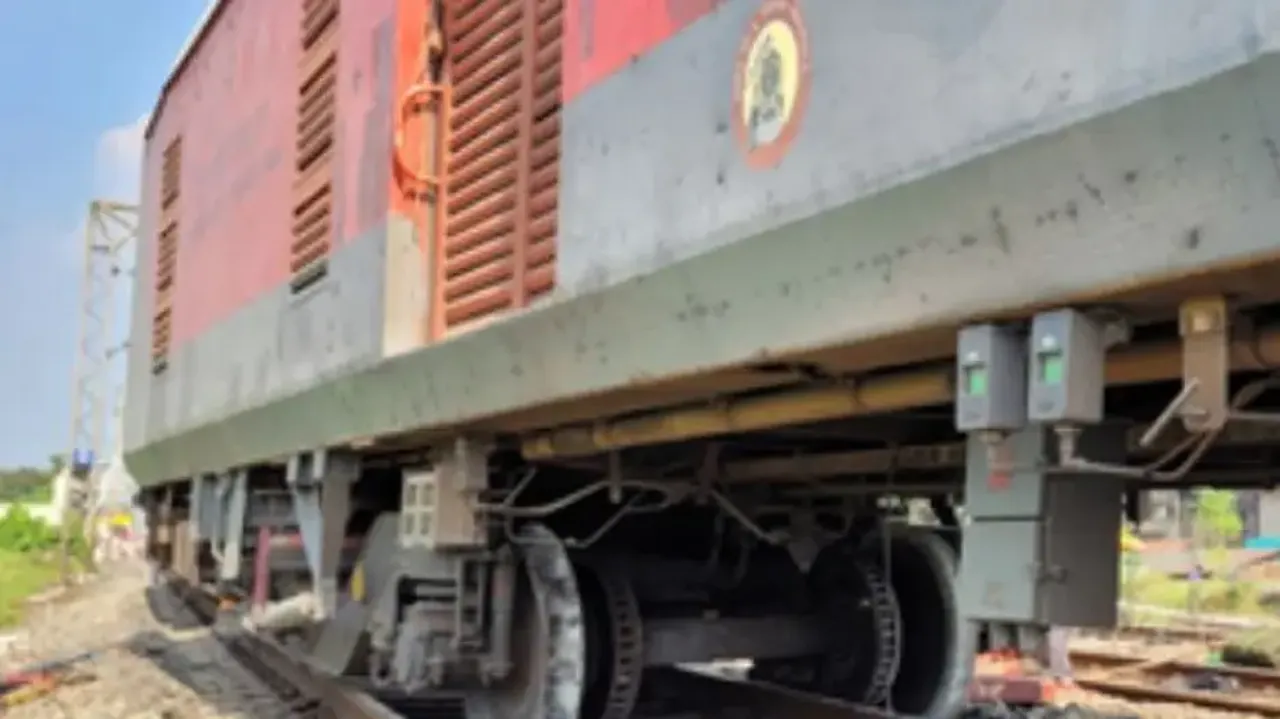 Delhi-Darbhanga Special Train derailed in West Champaran; no casualties