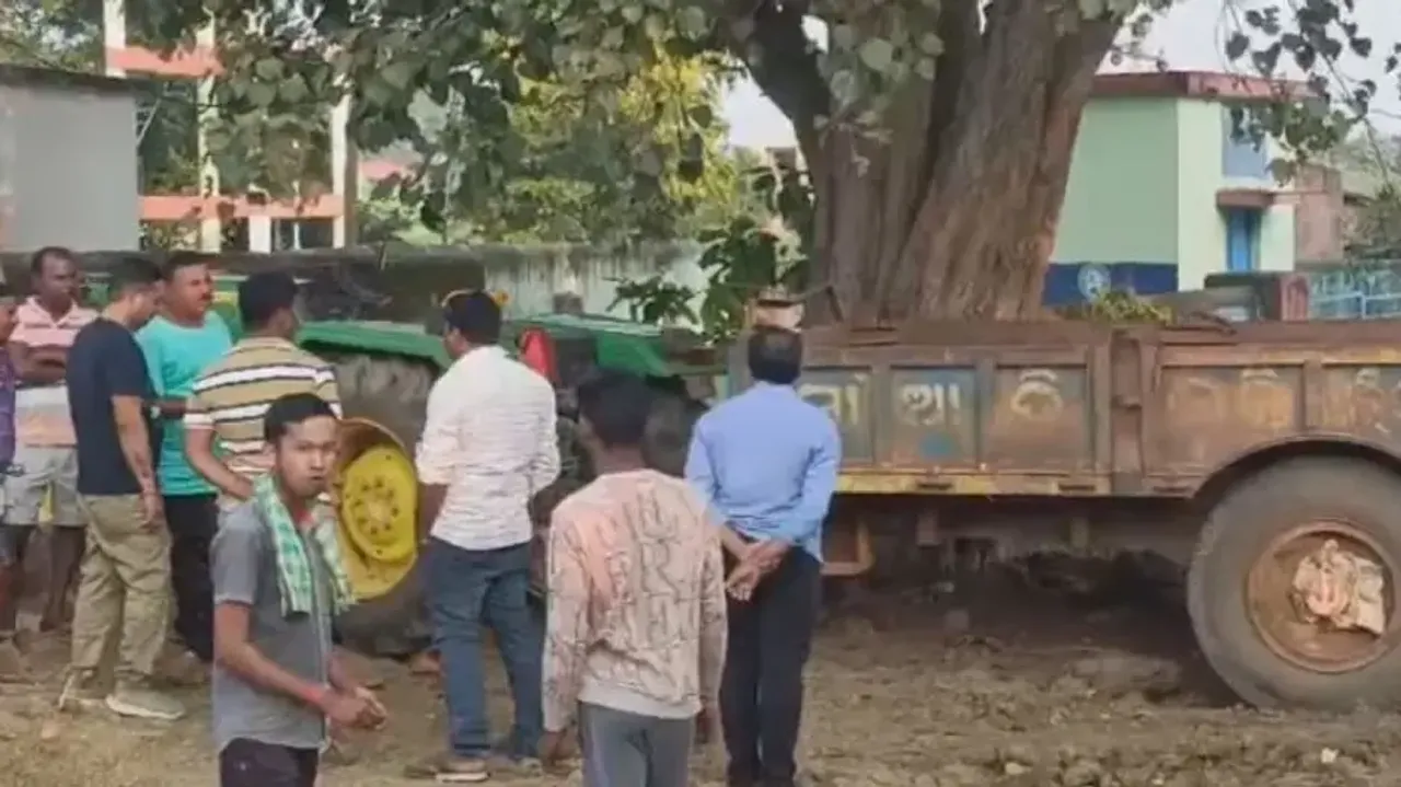 Double Tragedy! Accident victim’s grieving family gets looted in Odisha