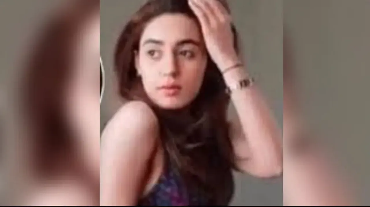 Pakistani model Samra Chaudhry's 3 private videos leaked on social media!