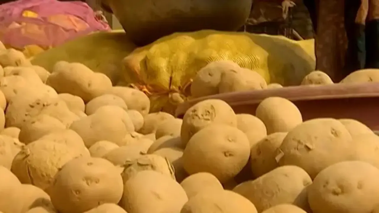 West Bengal potato traders call off strike; crisis to ease in Odisha!