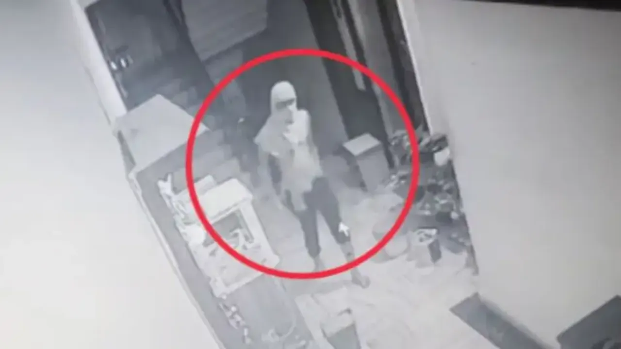 Armed burglars targeting apartments in Bhubaneswar, CCTV captures shocking visuals