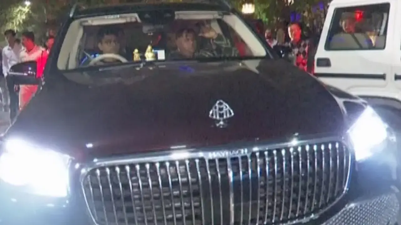 CBI raid in Bhubaneswar, cash around Rs 1 crore seized from luxury car