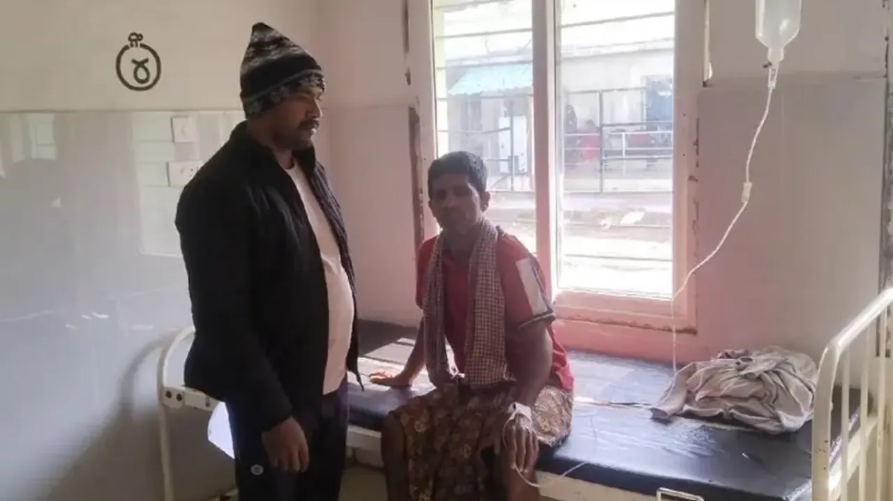 Odisha farmer brings snake that bit him to hospital, seeks medical attention