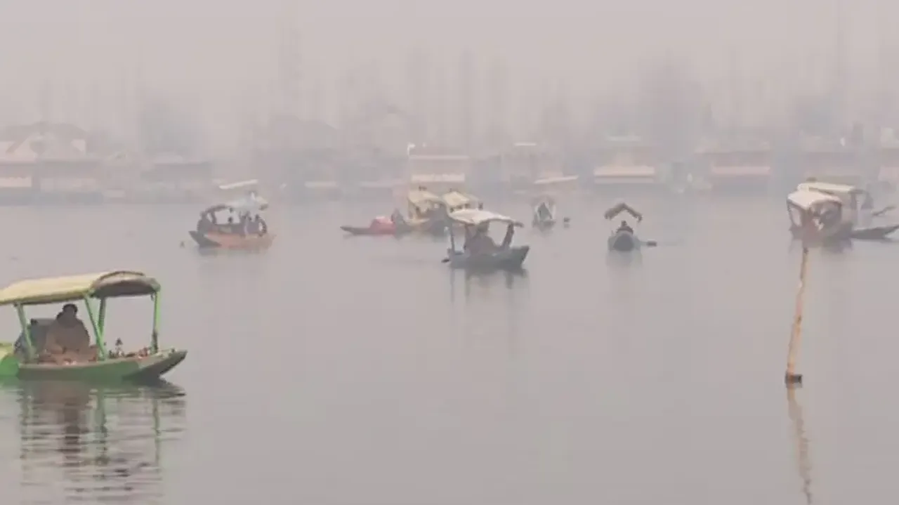 Tourists enjoying boat ride in Dal lake