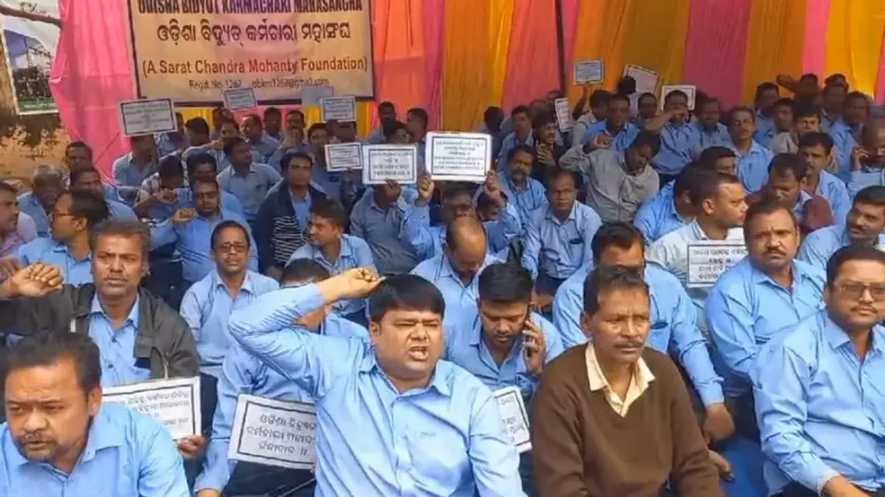 Electricity workers protest over employment terms in Odisha’s Dhenkanal