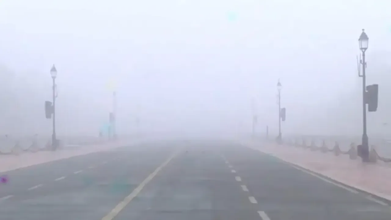 Dense fog in Delhi